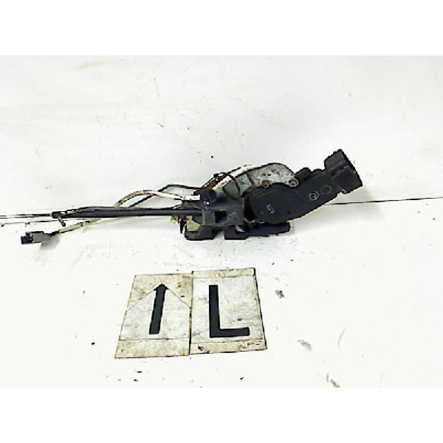 Verrouillage central électrique de porte à mécanisme de verrouillage avant gauche Toyota Corolla (EB/WZ/CD) (2000 - 2002) Hatchback 1.9 D (1WZ)