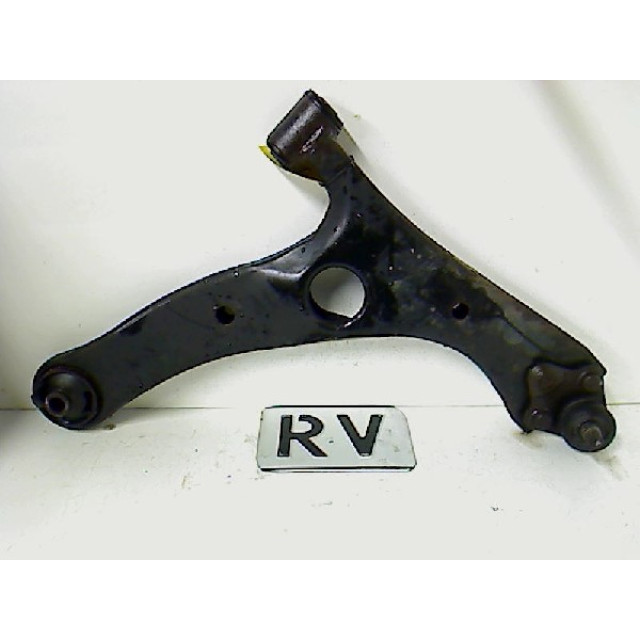 Bras de suspension avant droit Toyota RAV4 (A2) (2000 - 2005) Terreinwagen 1.8 16V VVT-i 4x2 (1ZZFE)