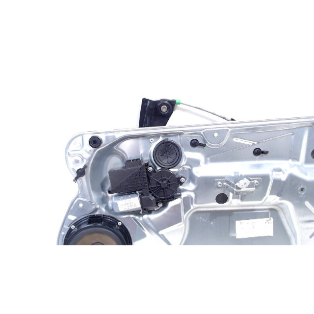 Mécanisme de vitre avant droit Volkswagen Polo IV (9N1/2/3) (2005 - 2009) Hatchback 1.4 TDI 70 (BNM)