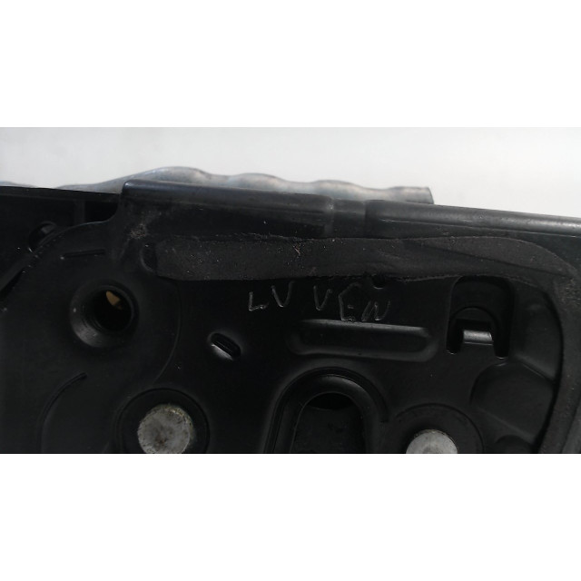 Verrouillage central électrique de porte à mécanisme de verrouillage avant gauche Volkswagen Golf VII (AUA) (2012 - 2020) Hatchback 1.6 TDI 16V (CLHA)