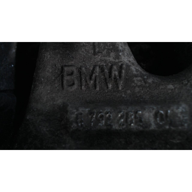 Moyeu avant gauche BMW 1 serie (F20) (2011 - 2015) Hatchback 5-drs 116i 1.6 16V (N13-B16A)