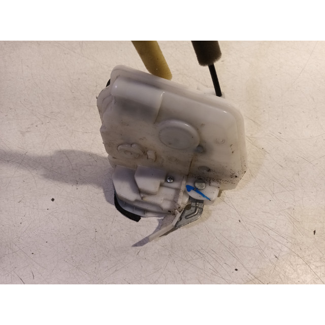 Verrouillage central électrique de porte à mécanisme de verrouillage avant droit Mazda 2 (DJ/DL) (2014 - 2017) Hatchback 1.5 SkyActiv-G 90 (P5Y8)