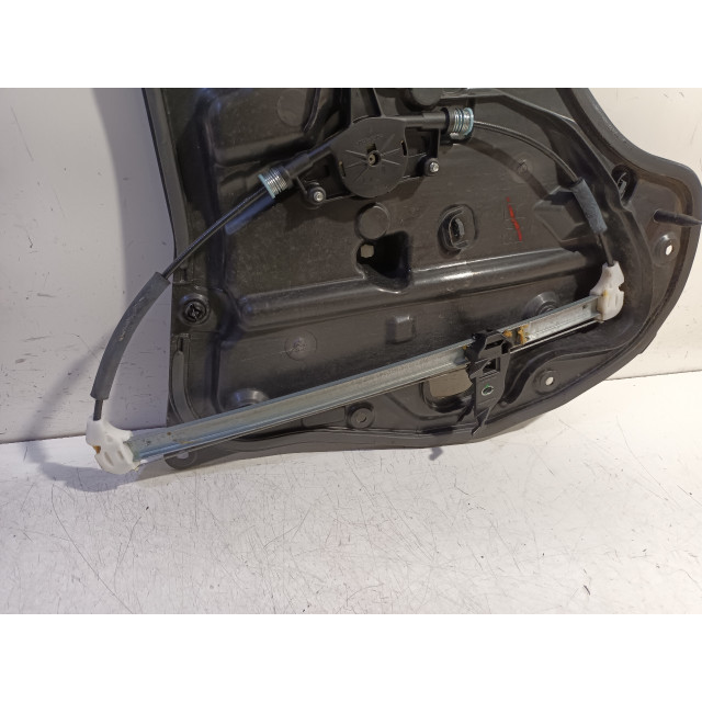 Lève-vitres électrique arrière droit Mazda 2 (DJ/DL) (2014 - 2017) Hatchback 1.5 SkyActiv-G 90 (P5Y8)