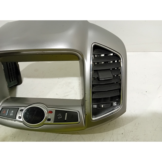 Centre de ventilation du tableau de bord Daewoo/Chevrolet Captiva (C100) (2011 - présent) Captiva (C140) SUV 2.2 D 16V 4x4 (Z22D1)