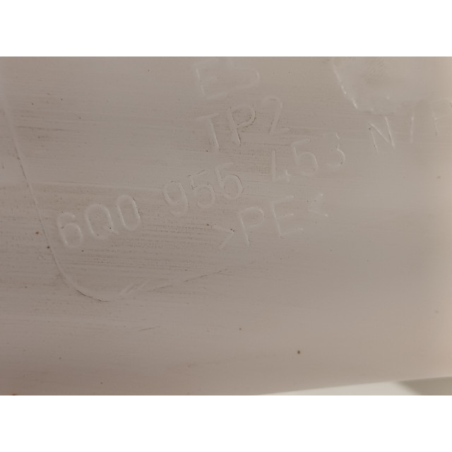 Réservoir de lave-glace de pare-brise avant Seat Ibiza IV SC (6J1) (2008 - 2015) Hatchback 3-drs 1.4 16V (BXW)