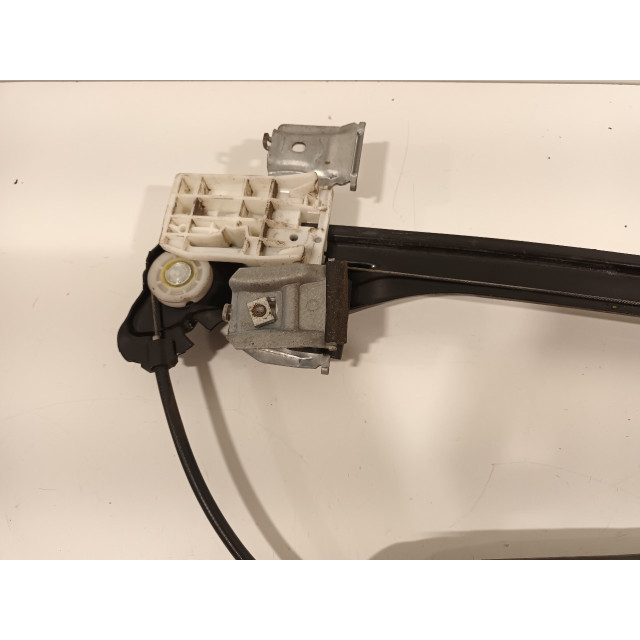 Mécanisme de vitre avant droit Skoda Fabia II Combi (2010 - 2014) Combi 5-drs 1.2 TDI 12V Greenline (CFWA)