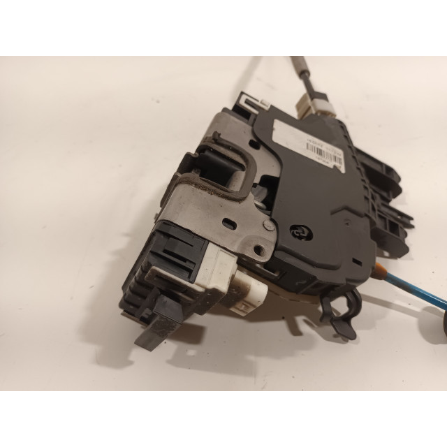 Verrouillage central électrique de porte à mécanisme de verrouillage avant droit Mercedes-Benz CLA (117.3) (2013 - 2019) Sedan 1.6 CLA-200 16V (M270.910)