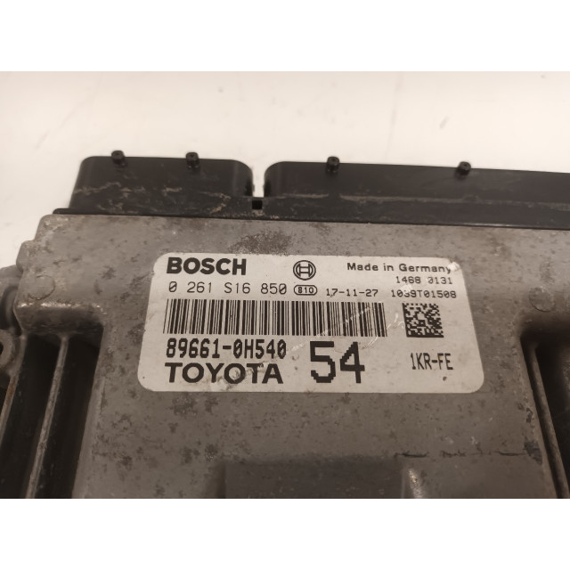 Ordinateur de gestion du moteur Toyota Aygo (B40) (2014 - 2018) Hatchback 1.0 12V VVT-i (1KR-FE)