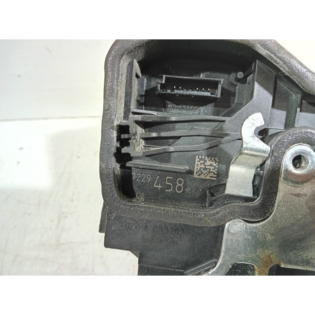 Verrouillage central électrique de porte à mécanisme de verrouillage avant droit BMW 5 serie (F10) (2010 - 2011) Sedan 530d 24V (N57-D30A)