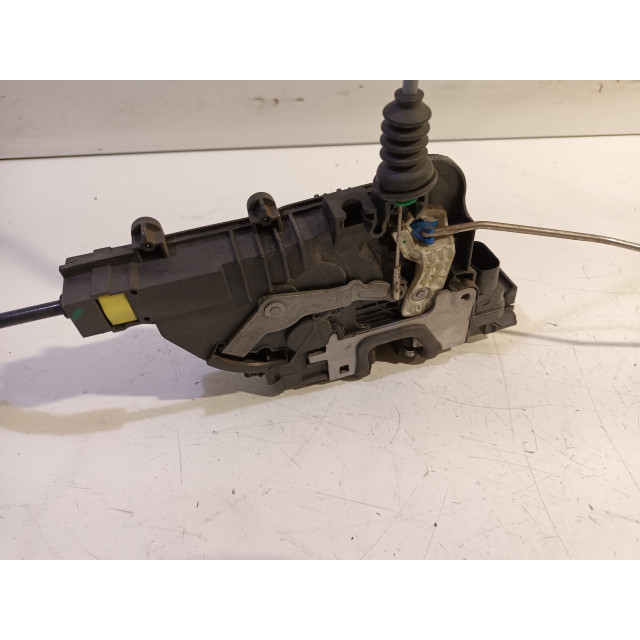 Verrouillage central électrique de porte à mécanisme de verrouillage avant droit Mercedes-Benz Vito (447.6) (2014 - présent) Van 1.6 111 CDI 16V (OM622.951(R9M-503))