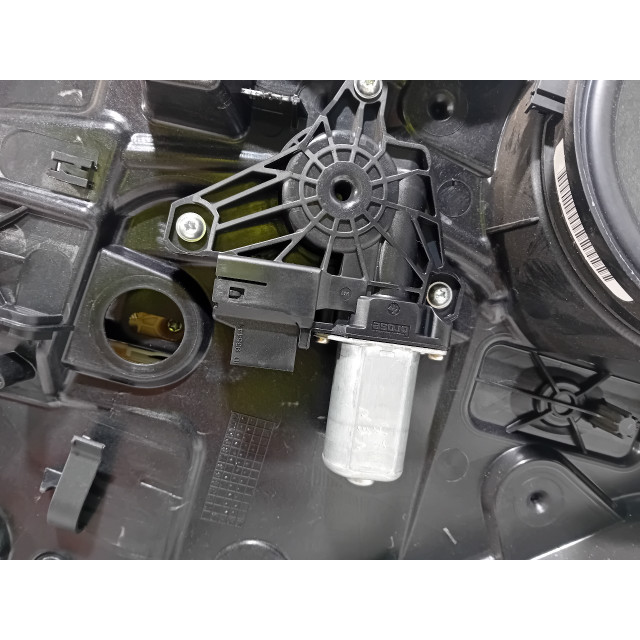 Lève-vitres électrique arrière gauche Mercedes-Benz A (W176) (2015 - 2018) Hatchback 2.0 A-250 Turbo 16V (M270.920(Euro 6))