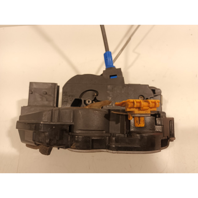 Verrouillage central électrique de porte à mécanisme de verrouillage avant droit Opel Astra J Sports Tourer (PD8/PE8/PF8) (2014 - 2015) Combi 1.6 CDTI 16V (B16DTL(Euro 6))