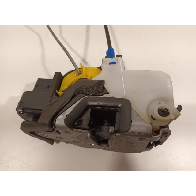Verrouillage central électrique de porte à mécanisme de verrouillage avant gauche Opel Astra J Sports Tourer (PD8/PE8/PF8) (2014 - 2015) Combi 1.6 CDTI 16V (B16DTL(Euro 6))