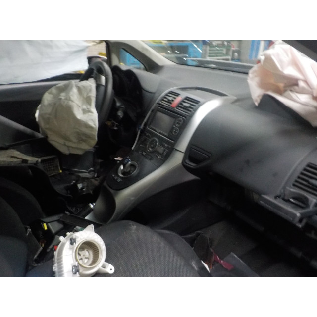 Verrou central électrique de porte à mécanisme de verrouillage arrière gauche Toyota Auris (E15) (2010 - 2012) Hatchback 1.8 16V HSD Full Hybrid (2ZRFXE)