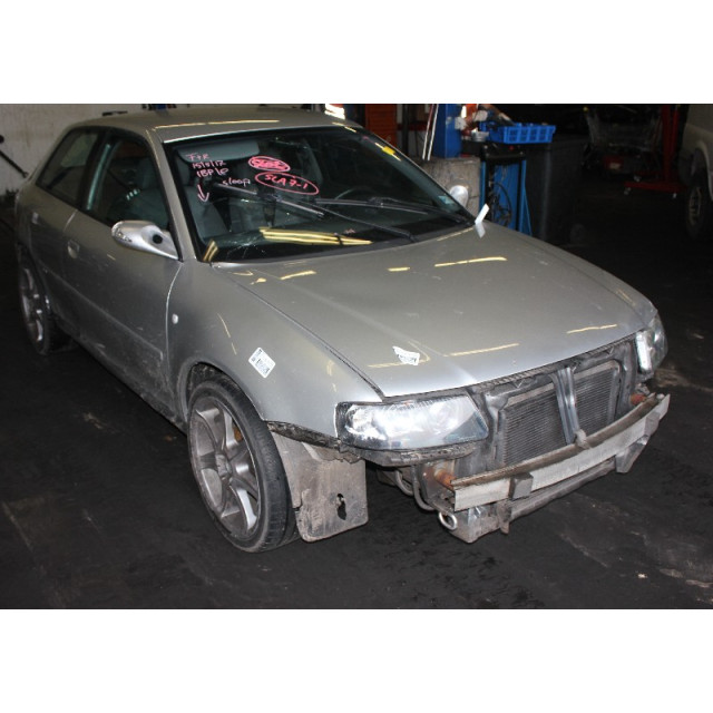 Essuie-glaces avant droit Audi A3 (8L1) (1996 - 2003) Hatchback 1.6 (AKL)