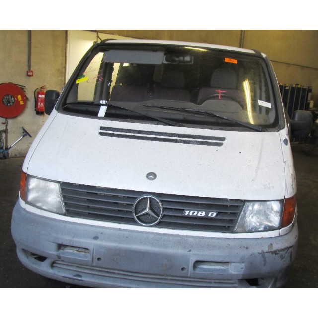 Clignotant gauche Mercedes-Benz Vito (638.0) (1996 - 1999) Van 2.3 108D (OM601.942)