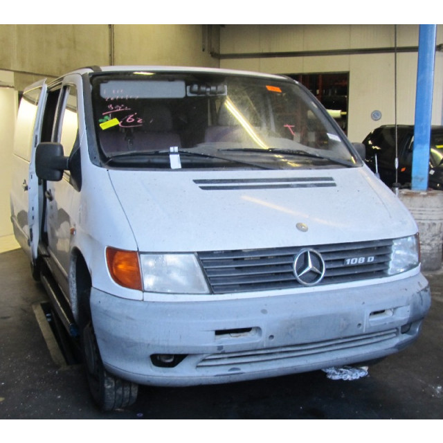 Clignotant droit Mercedes-Benz Vito (638.0) (1996 - 1999) Van 2.3 108D (OM601.942)