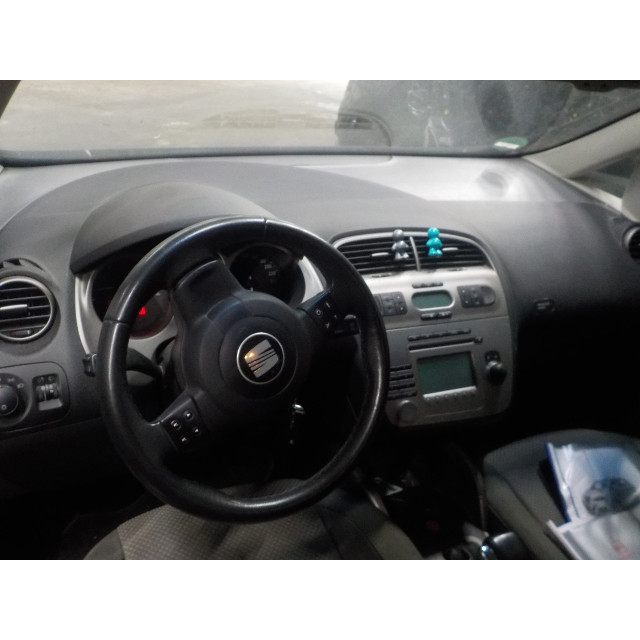 Feu arrière gauche extérieur Seat Altea (5P1) (2004 - 2005) MPV 2.0 FSI 16V (BLR)