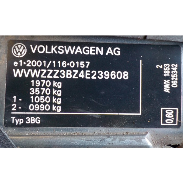 Verrouillage central électrique de porte à mécanisme de verrouillage avant droit Volkswagen Passat (3B3) (2000 - 2005) Sedan 1.9 TDI 130 (AWX(Euro 3))