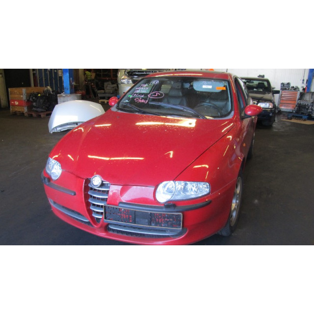 Moteur d'essuie-glaces de pare-brise Alfa Romeo 147 (937) (2000 - 2002) Hatchback 2.0 Twin Spark 16V (AR32.310)