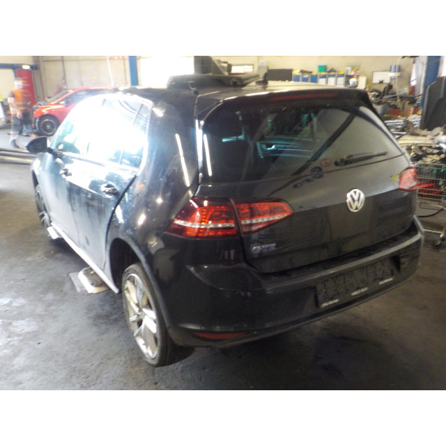 Feu arrière de porte de coffre - droit Volkswagen Golf VII (AUA) (2014 - 2020) Hatchback 1.4 GTE 16V (CUKB)