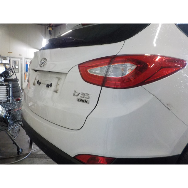 Feu arrière de porte de coffre - gauche Hyundai iX35 (LM) (2010 - 2015) SUV 1.7 CRDi 16V (D4FD)