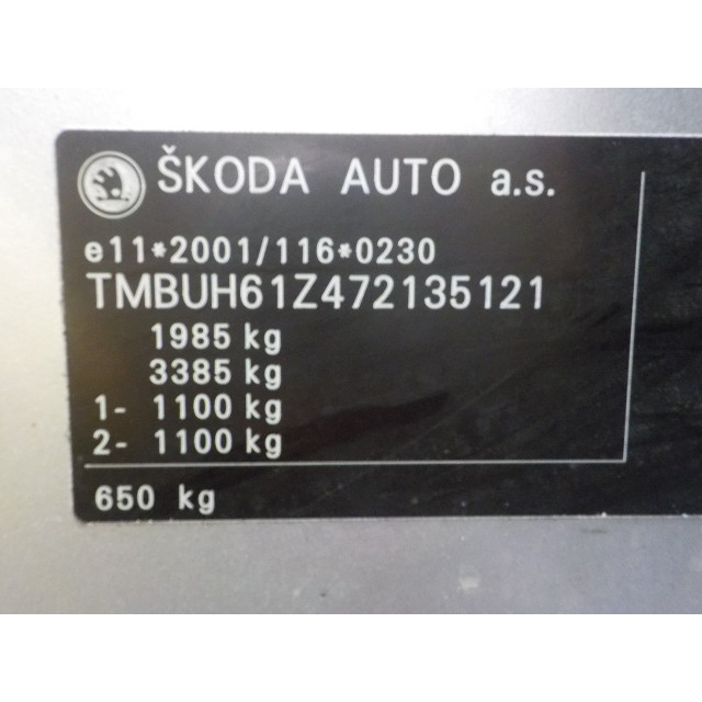 Porte arrière gauche Skoda Octavia Combi (1Z5) (2006 - 2013) Combi 5-drs 2.0 RS TDI PD 16V (BMN)