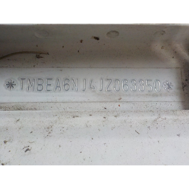 Mécanisme de vitre arrière droit Skoda Fabia III (NJ3) (2014 - 2021) Hatchback 5-drs 1.0 12V (CHYA)