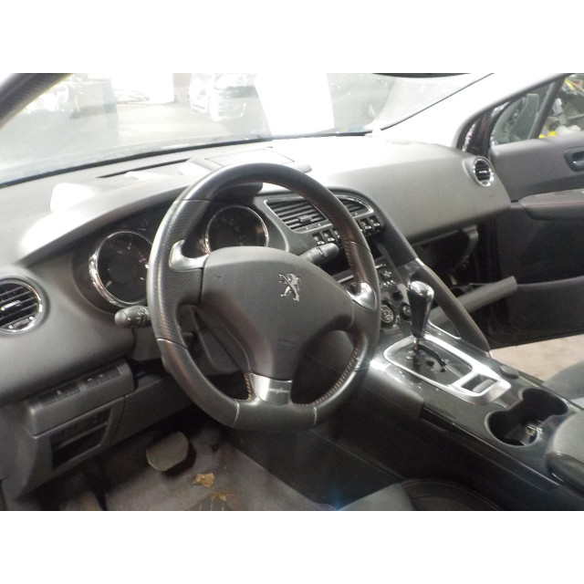 Feu arrière de porte de coffre - gauche Peugeot 3008 I (0U/HU) (2014 - 2016) MPV 1.6 BlueHDi 120 (DV6FC(BHZ))