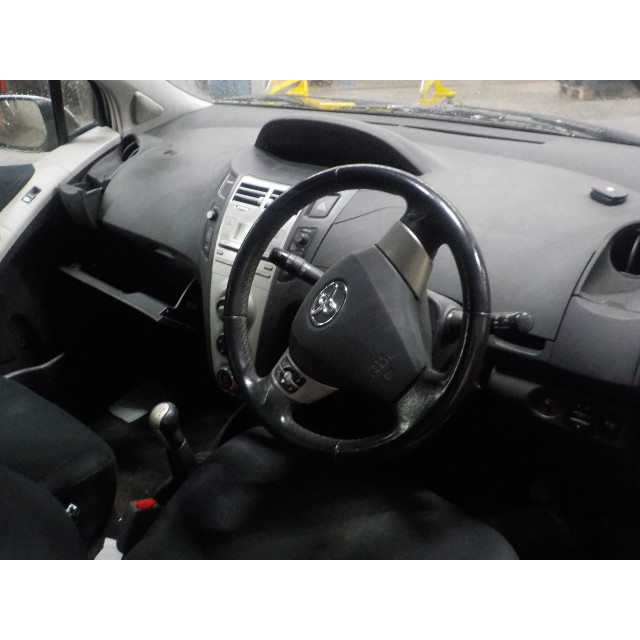Arbre de transmission avant droit Toyota Yaris II (P9) (2005 - 2010) Hatchback 1.3 16V VVT-i (2SZFE)
