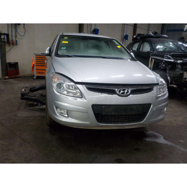Phare droit Hyundai i30 (FD) (2007 - 2012) i30 Hatchback 1.6 CRDi 16V VGT HP (D4FB)