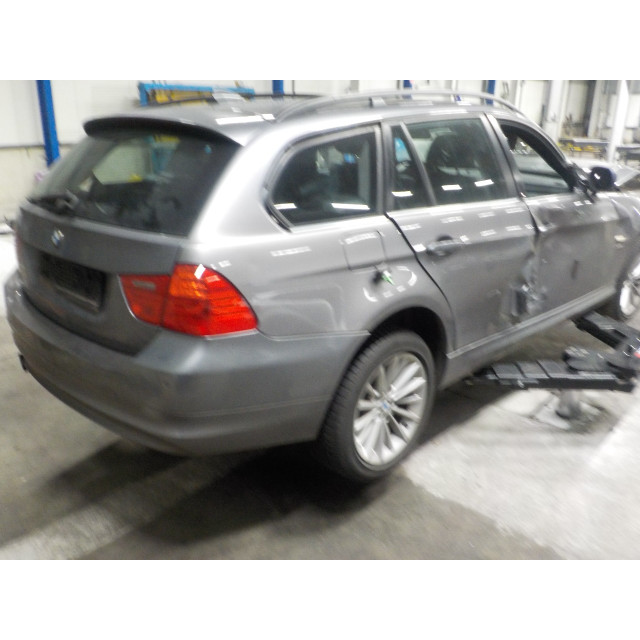 Feu arrière de porte de coffre - gauche BMW 3 serie Touring (E91) (2009 - 2012) Combi 330Xd 24V (N57-D30A)