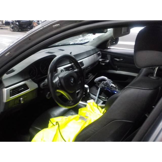 Feu arrière de porte de coffre - gauche BMW 3 serie Touring (E91) (2009 - 2012) Combi 330Xd 24V (N57-D30A)