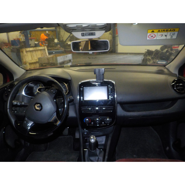 Ceinture de sécurité centrale arrière Renault Clio IV Estate/Grandtour (7R) (2012 - présent) Combi 5-drs 1.5 Energy dCi 90 FAP (K9K-608(K9K-B6))