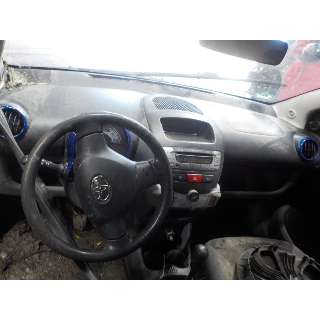 Lame de pare-chocs avant Toyota Aygo (B10) (2005 - 2014) Hatchback 1.0 12V VVT-i (1KR-FE)