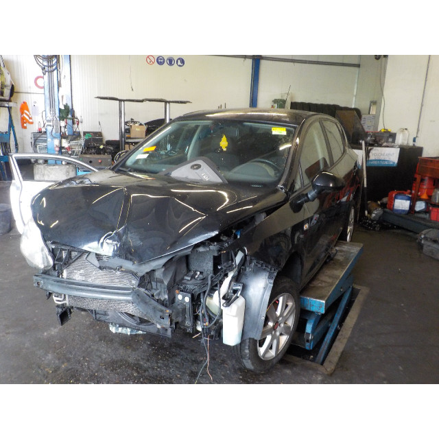 Commande de la radio Seat Ibiza IV (6J5) (2010 - 2015) Hatchback 5-drs 1.2 TDI Ecomotive (CFWA)