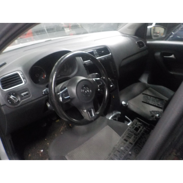 Module d'airbag Volkswagen Polo V (6R) (2009 - 2014) Hatchback 1.2 TDI 12V BlueMotion (CFWA(Euro 5))