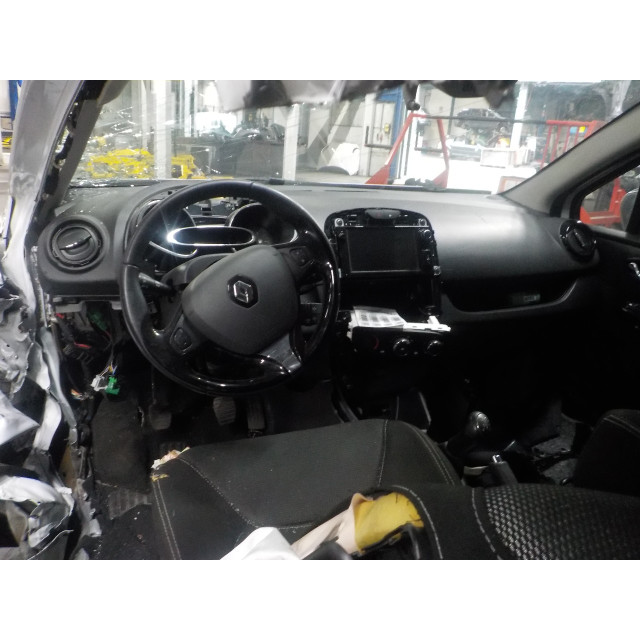 Bras de suspension avant droit Renault Clio IV Estate/Grandtour (7R) (2012 - présent) Combi 5-drs 1.5 Energy dCi 90 FAP (K9K-608(K9K-B6))