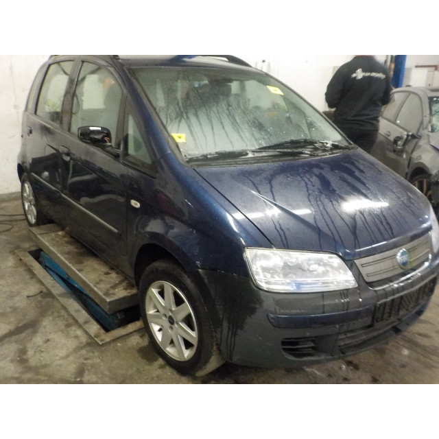 Phare droit Fiat Idea (350AX) (2004 - 2012) MPV 1.4 16V (843.A.1000)