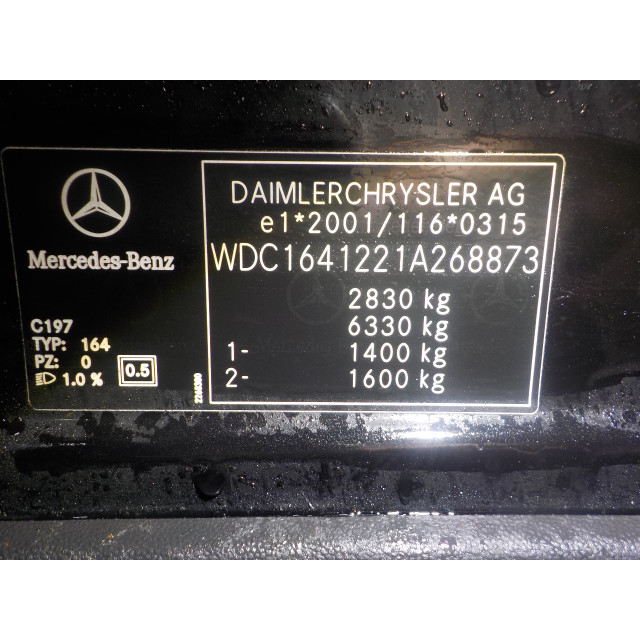Moteur d'essuie-glaces de pare-brise Mercedes-Benz ML II (164/4JG) (2005 - 2009) SUV 3.0 ML-320 CDI 4-Matic V6 24V (OM642.940)