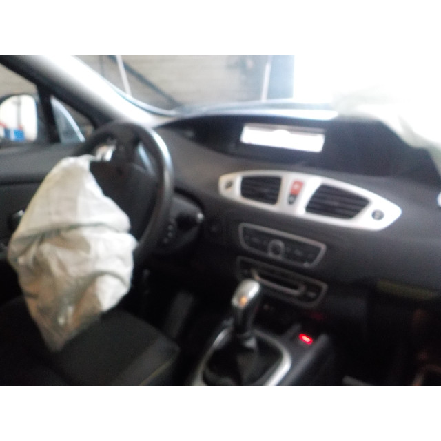 Ceinture de sécurité arrière droite Renault Scénic III (JZ) (2009 - 2016) MPV 2.0 16V CVT (M4R-F711)