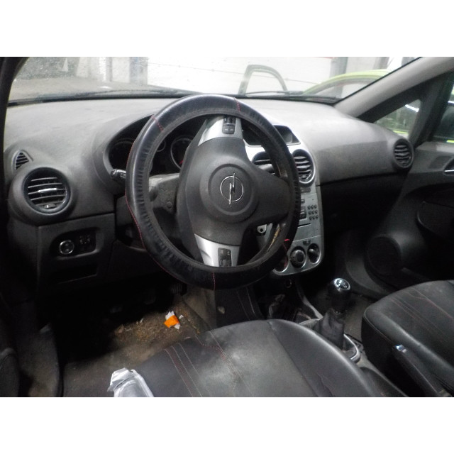 Ceinture de sécurité avant gauche Opel Corsa D (2011 - 2014) Hatchback 1.2 16V ecoFLEX Bi-Fuel (A12XER(Euro 5))