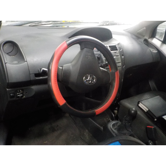 Ceinture de sécurité avant gauche Toyota Yaris II (P9) (2005 - 2011) Hatchback 1.0 12V VVT-i (1KR-FE)