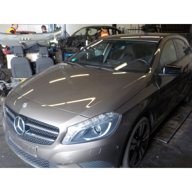 Jue de jupe latérale Mercedes-Benz A (W176) (2012 - 2014) Hatchback 1.8 A-180 CDI 16V (OM651.901(Euro 5))