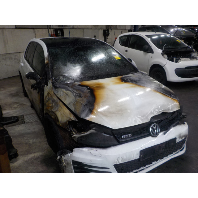 Essuie-glaces de lunette arrière Volkswagen Golf VII (AUA) (2013 - 2020) Hatchback 2.0 GTD 16V (CUNA)
