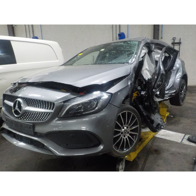 Sound and Vision Mercedes-Benz A (W176) (2012 - 2018) Hatchback 1.6 A-180 16V (M270.910)