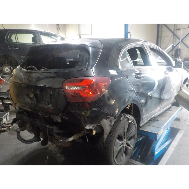 Déblocage de frein à main Mercedes-Benz A (W176) (2012 - 2018) Hatchback 1.6 A-200 16V (M270.910)