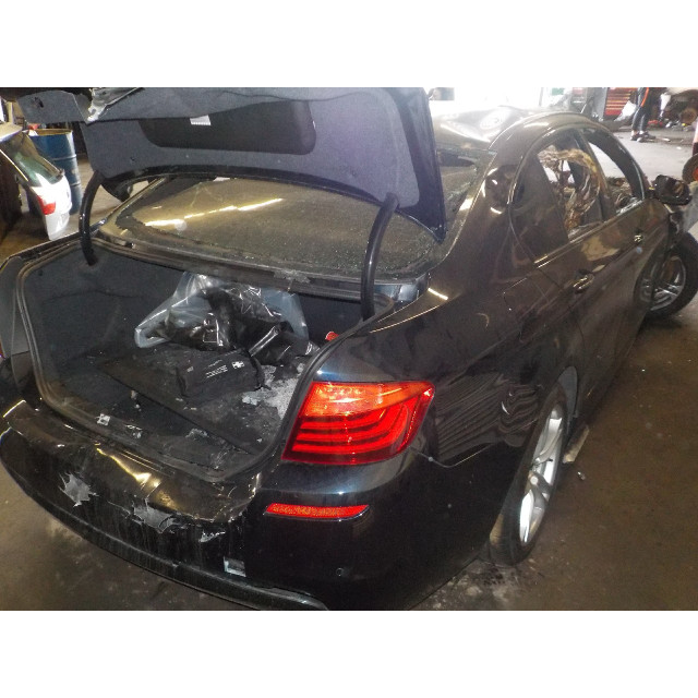 Lève-vitres électrique arrière droit BMW 5 serie (F10) (2014 - 2016) Sedan 518d 16V (B47-D20A)