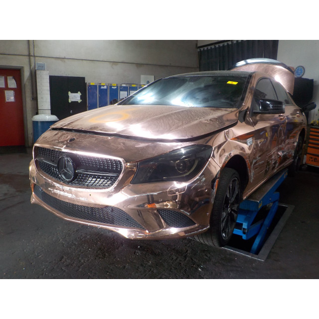 Plaque de verrouillage de bord avant Mercedes-Benz CLA (117.3) (2013 - 2019) Sedan 1.6 CLA-200 16V (M270.910)