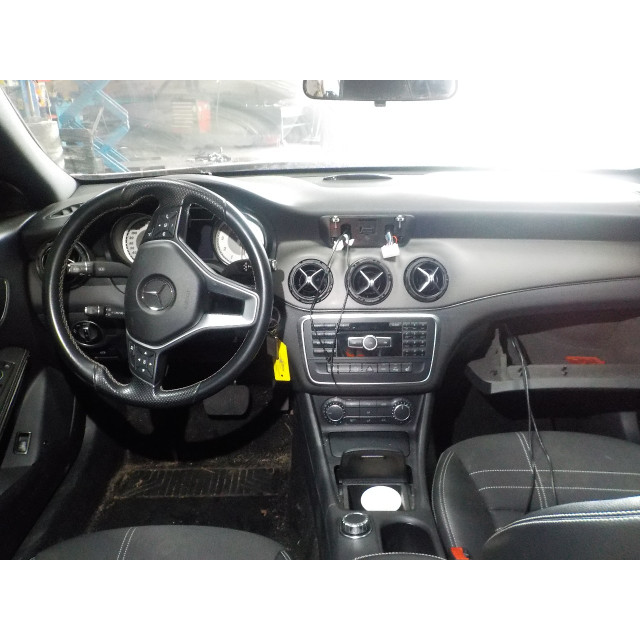 Mécanismes de verrouillage de porte de coffre/hayon électrique Mercedes-Benz CLA (117.3) (2013 - 2019) Sedan 1.6 CLA-200 16V (M270.910)